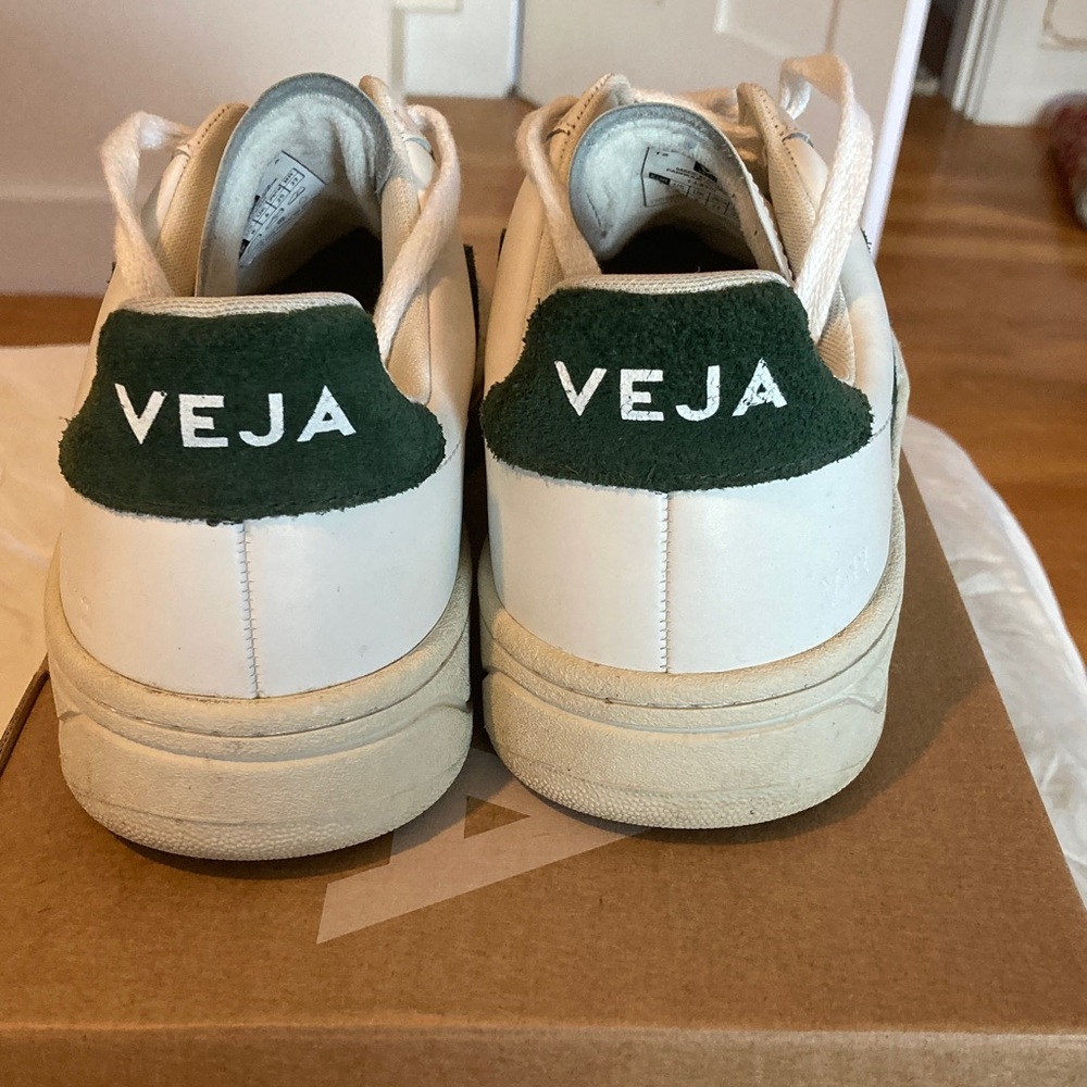 Veja V-12 Cream and Green Sneakers - Picture 7 of 8